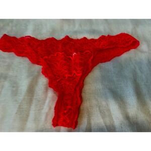 Victoria's Secret Panty Pink‎ Lace Thong/String Size S/170/68A NWT